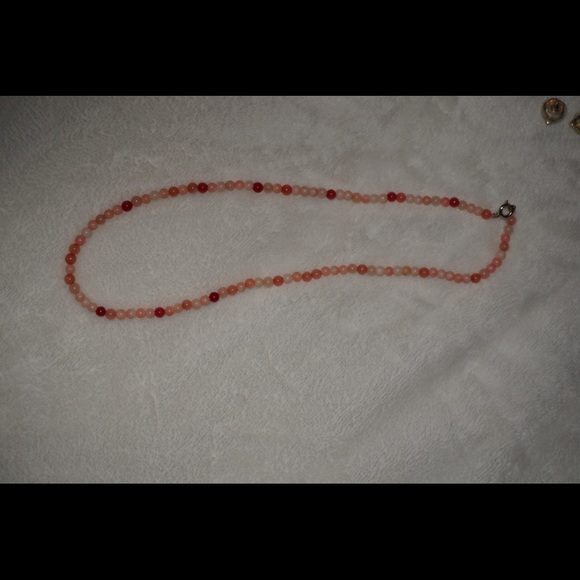 Handmade coral/pink beaded choker - Picture 1 of 3